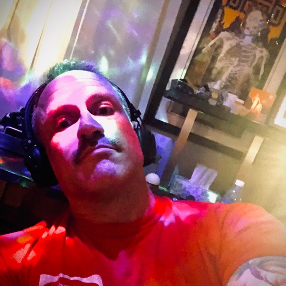 Meet your Posher, Derek - Picture 4 of 7